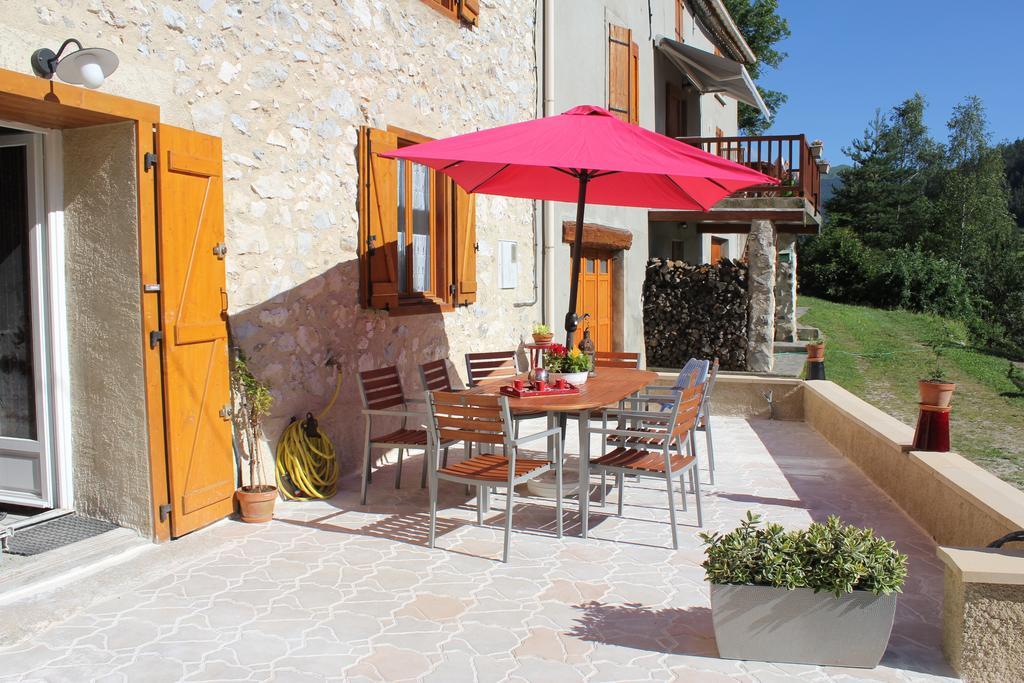 L'Oustal De L'Annetta Chambres Et Tables D'Hotes Comus Exterior foto