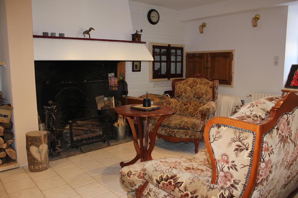 L'Oustal De L'Annetta Chambres Et Tables D'Hotes Comus Exterior foto
